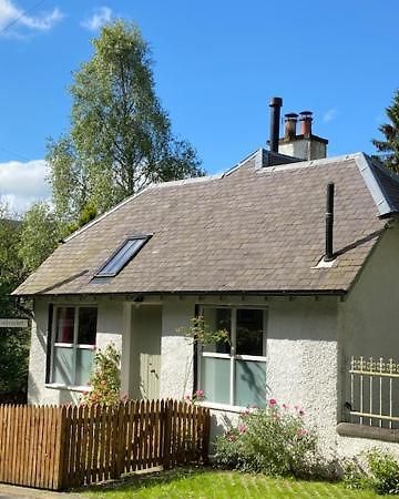 Cobbler'S Cottage At Kindrochet, Strathtay ピトロクリー エクステリア 写真