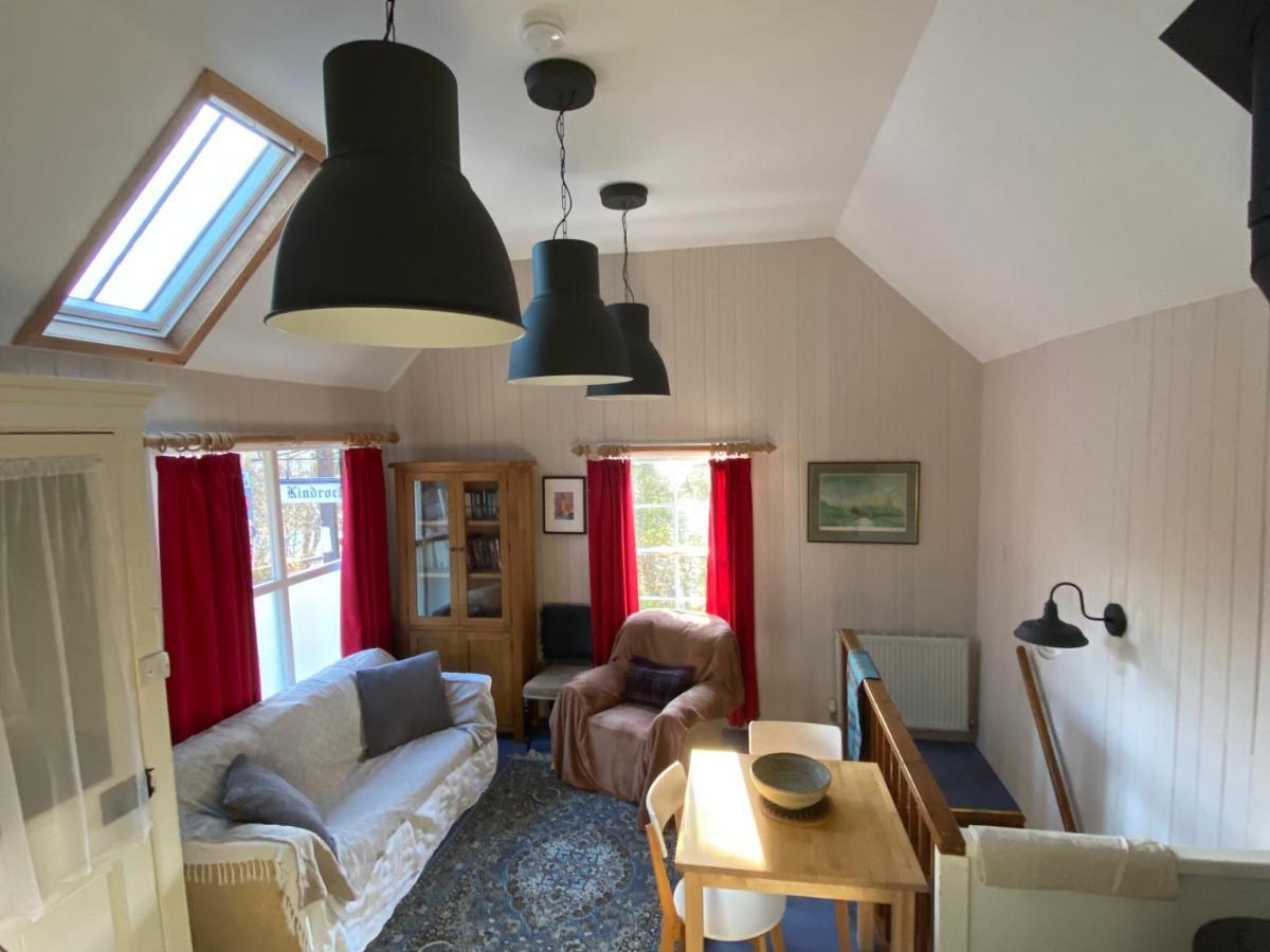 Cobbler'S Cottage At Kindrochet, Strathtay ピトロクリー エクステリア 写真