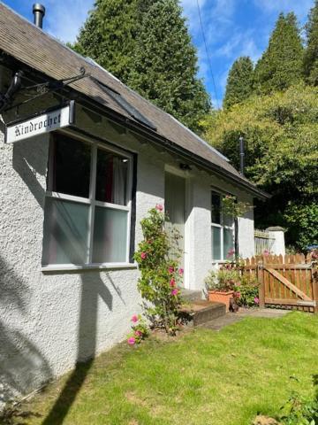 Cobbler'S Cottage At Kindrochet, Strathtay ピトロクリー エクステリア 写真