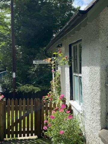 Cobbler'S Cottage At Kindrochet, Strathtay ピトロクリー エクステリア 写真